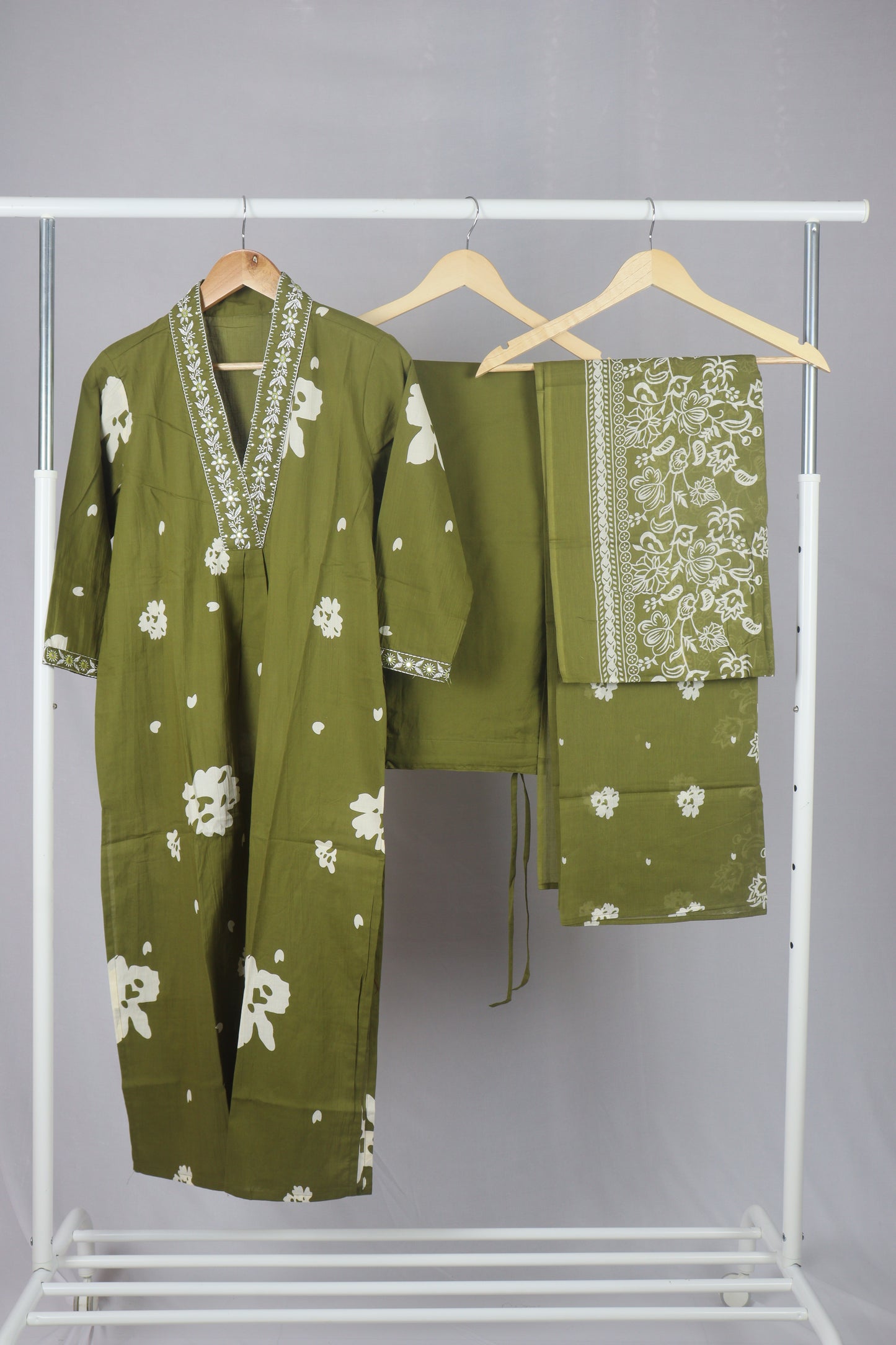 Cotton A-line kurti set with neckline embroidery - Green